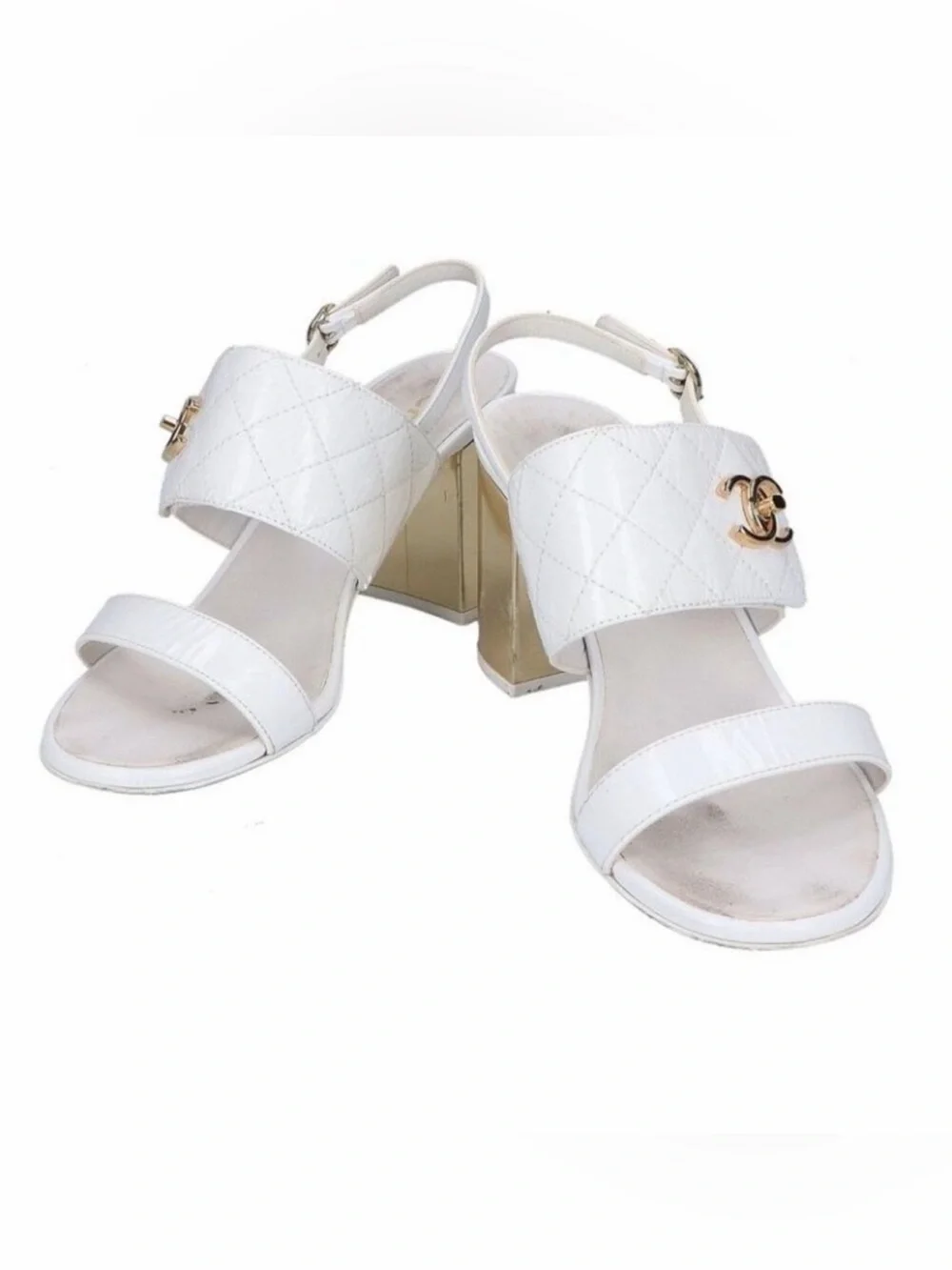 Absolutely GORGEOUS Patent Quilted Chanel Turnlock Sandals size 7 with box!